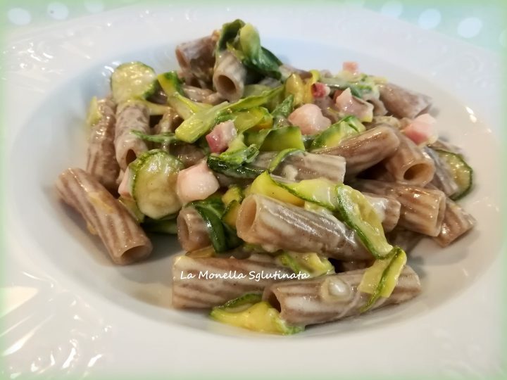 Tortiglioni di saraceno con zucchine e pancetta