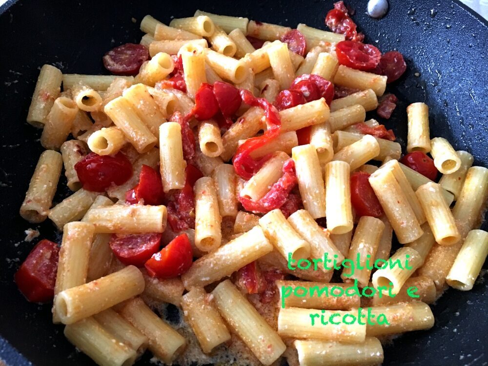 Tortiglioni pomodoro e ricotta piccanti