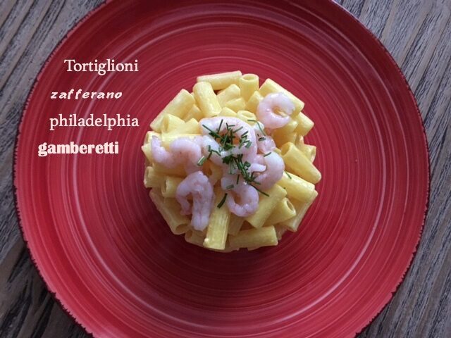 Tortiglioni zafferano, philadelphia e gamberetti