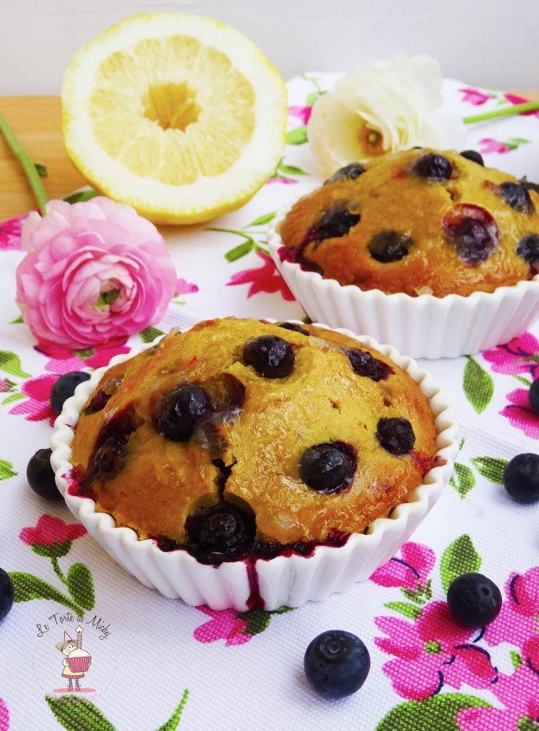 Tortine alle mandorle, limone e mirtilli