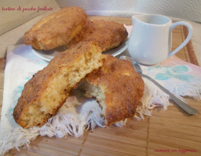 Tortine di pesche frullate