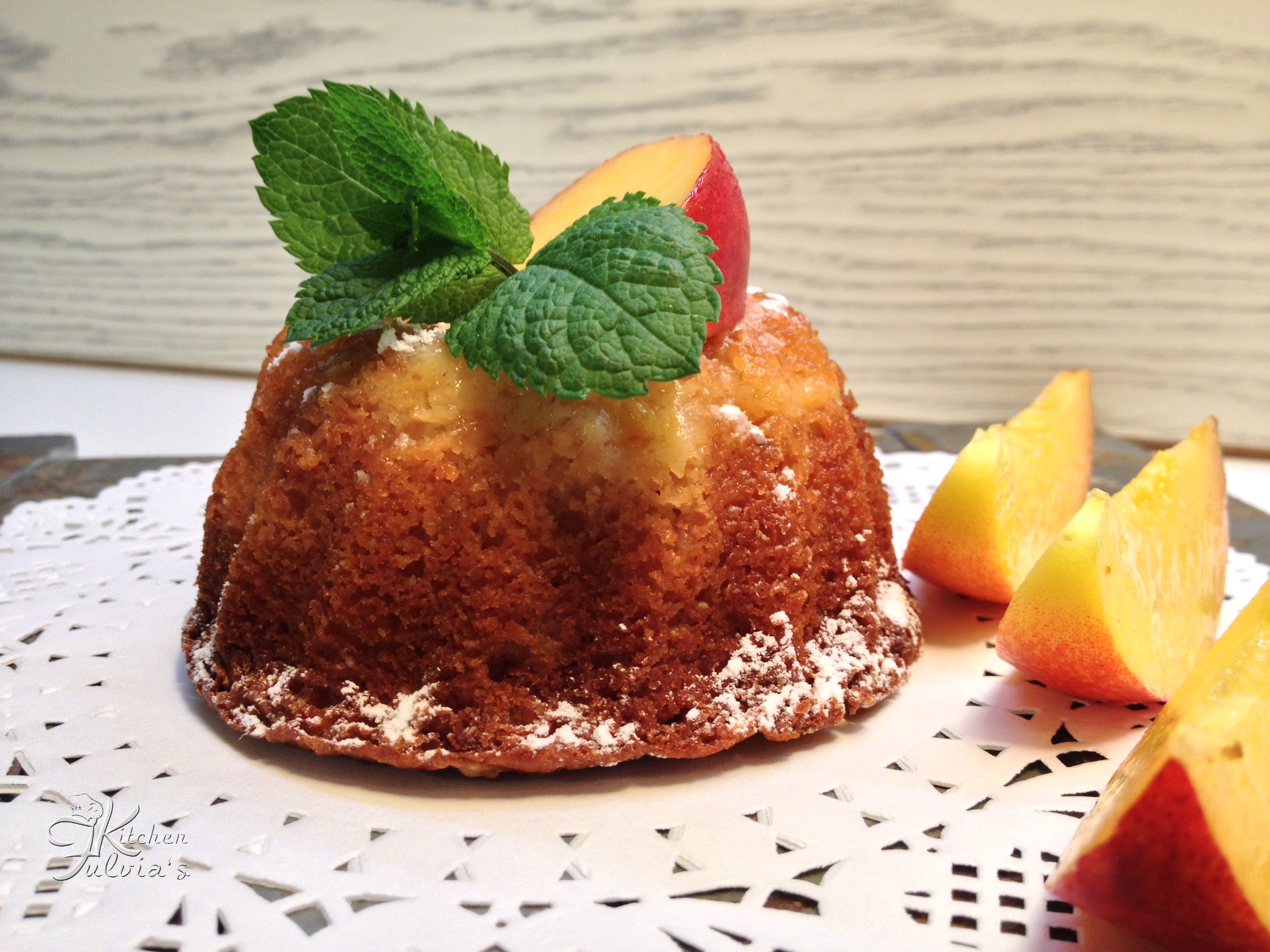 Tortine integrali con ricotta e pesche