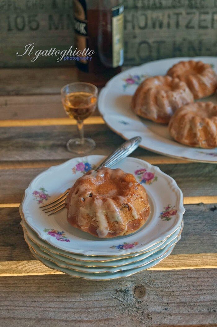 Tortine profumate al rhum e uvetta (senza uova)