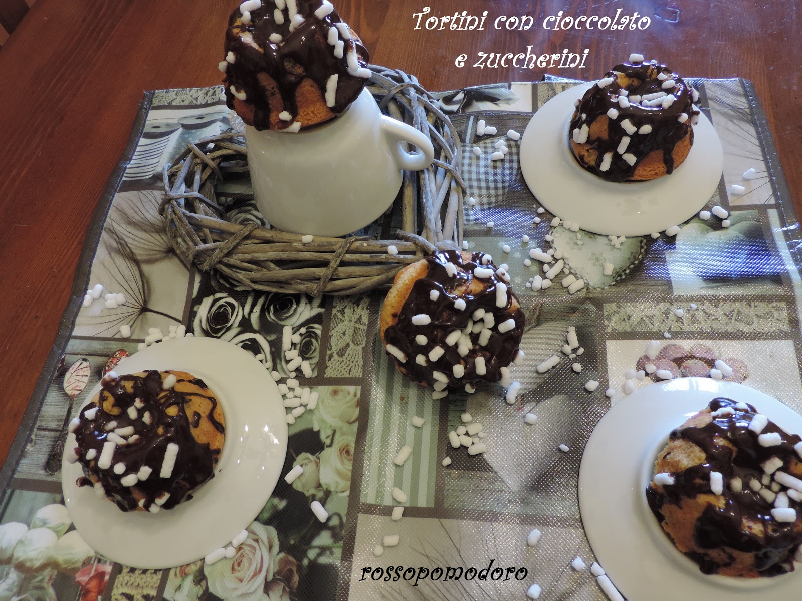 Tortini con cioccolato e zuccherini