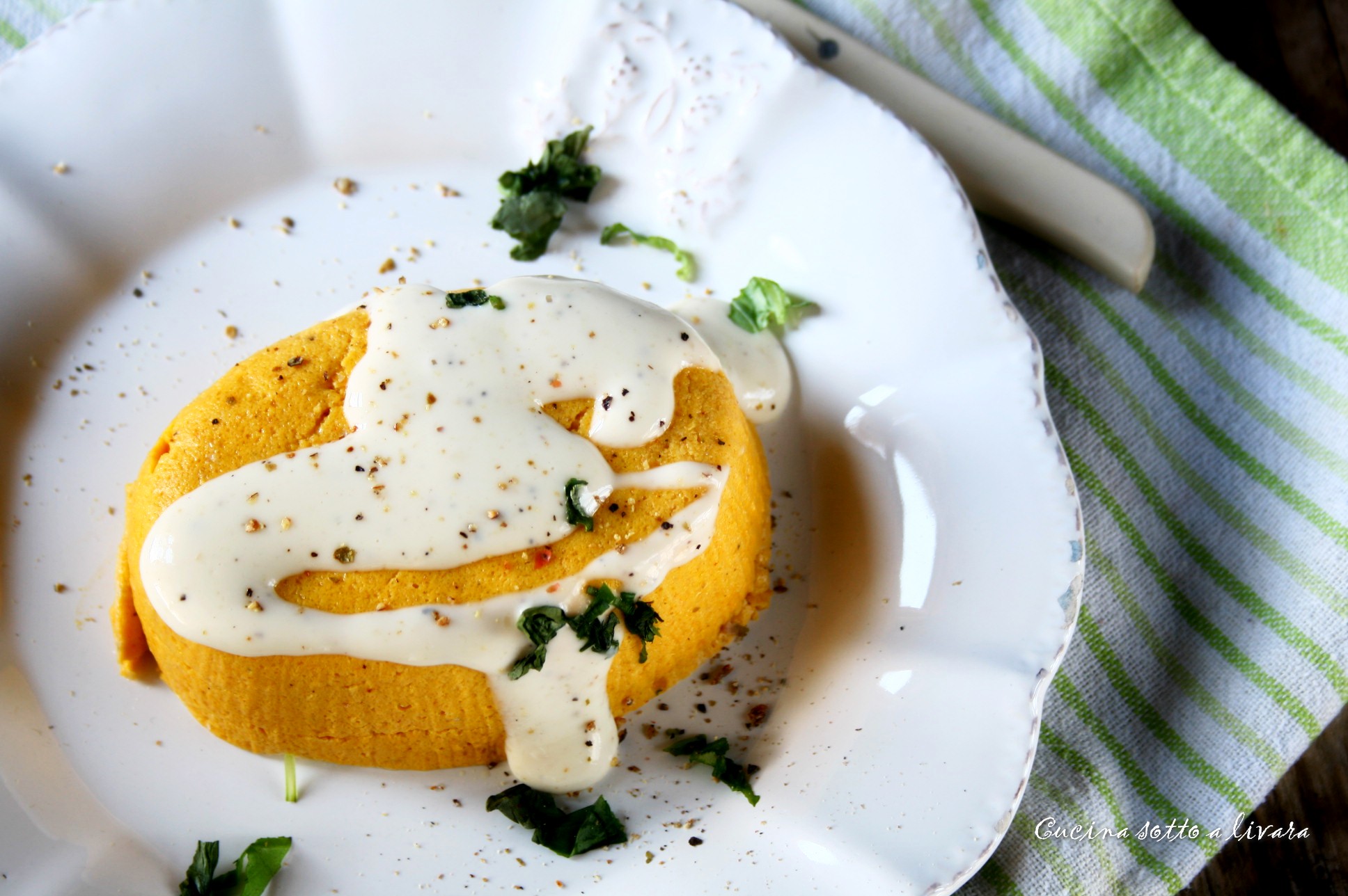 TORTINI DI CAROTE CON SALSA AL PARMIGIANO