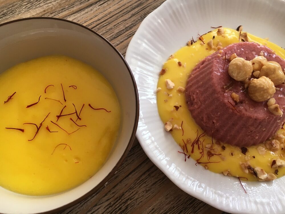Tortini di rape rosse su crema allo zafferano