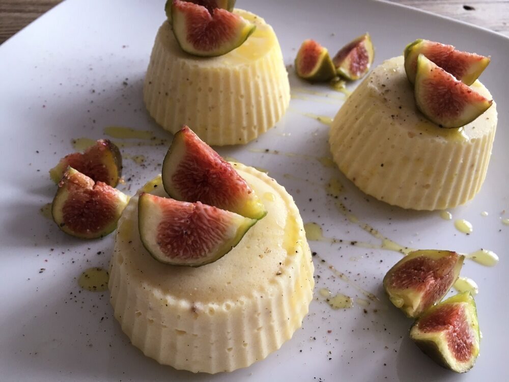 Tortini di ricotta ai fichi facilissimi da preparare? eccoli qui.