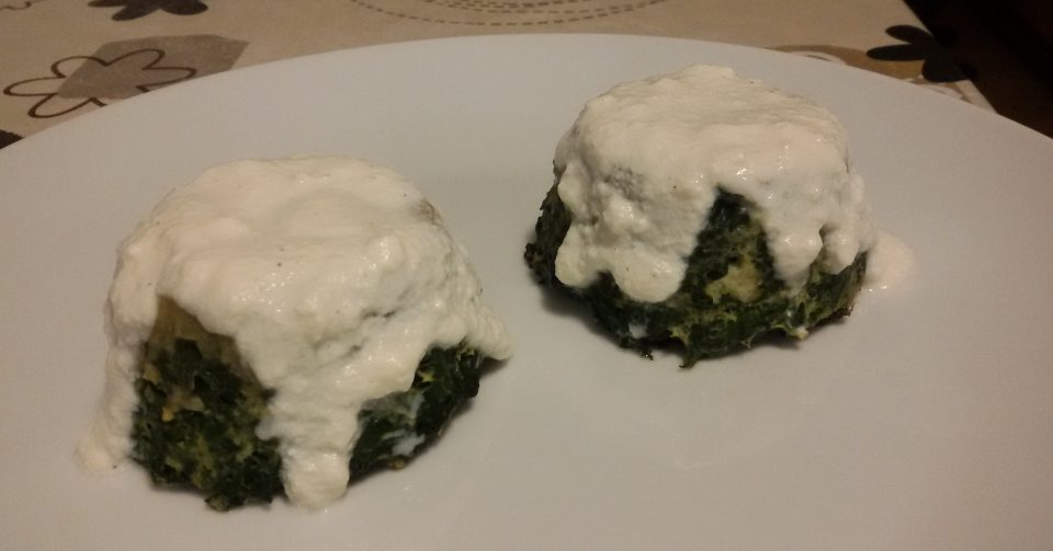 Tortini di spinaci con salsa alla ricotta