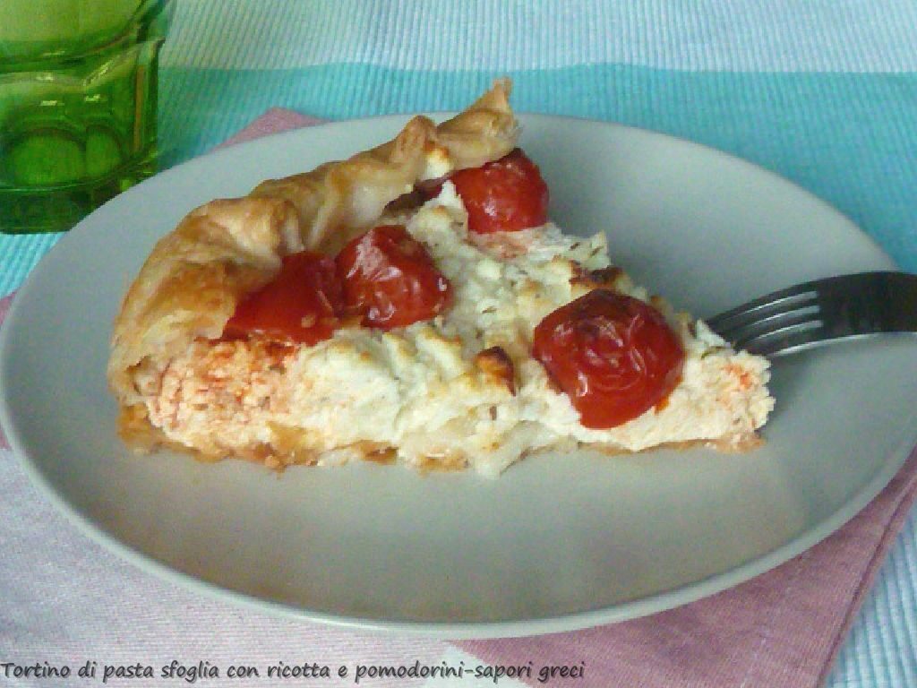 Tortino di pasta sfoglia con ricotta e pomodorini