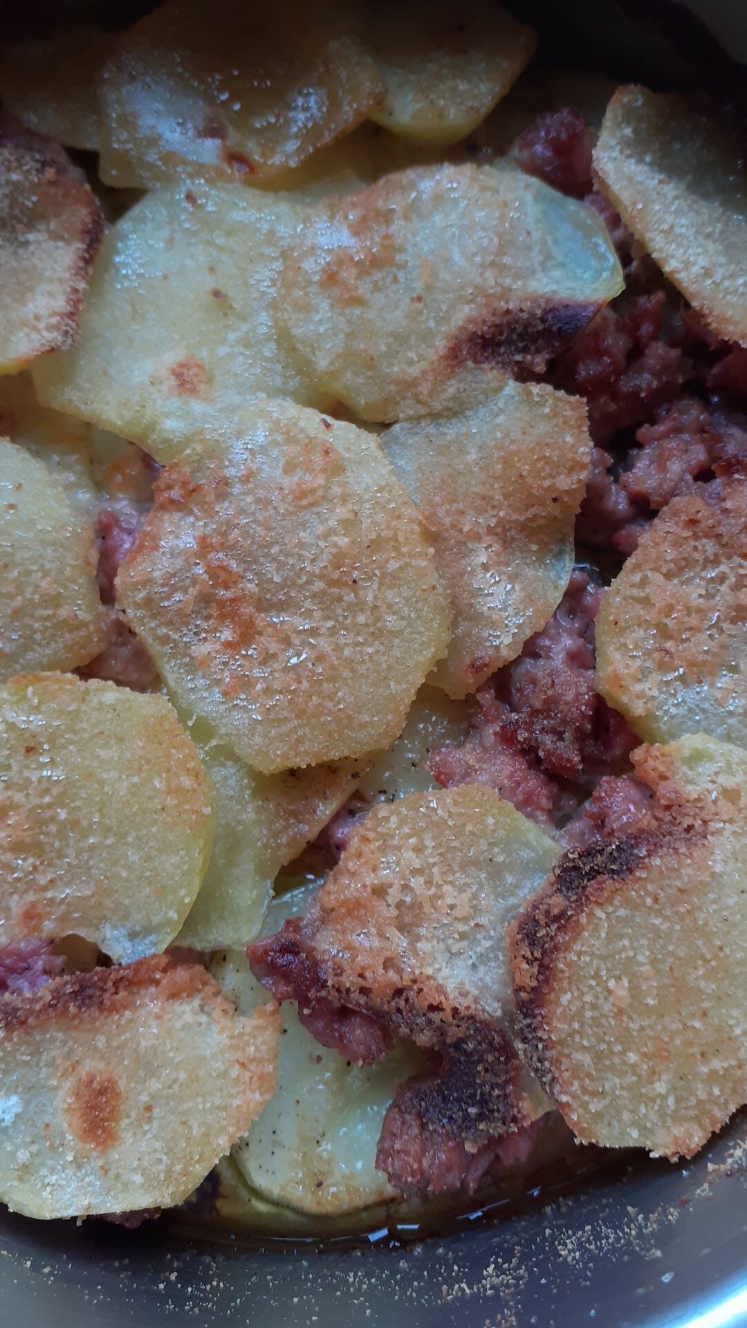 Tortino di patate , salsiccia e mozzarella