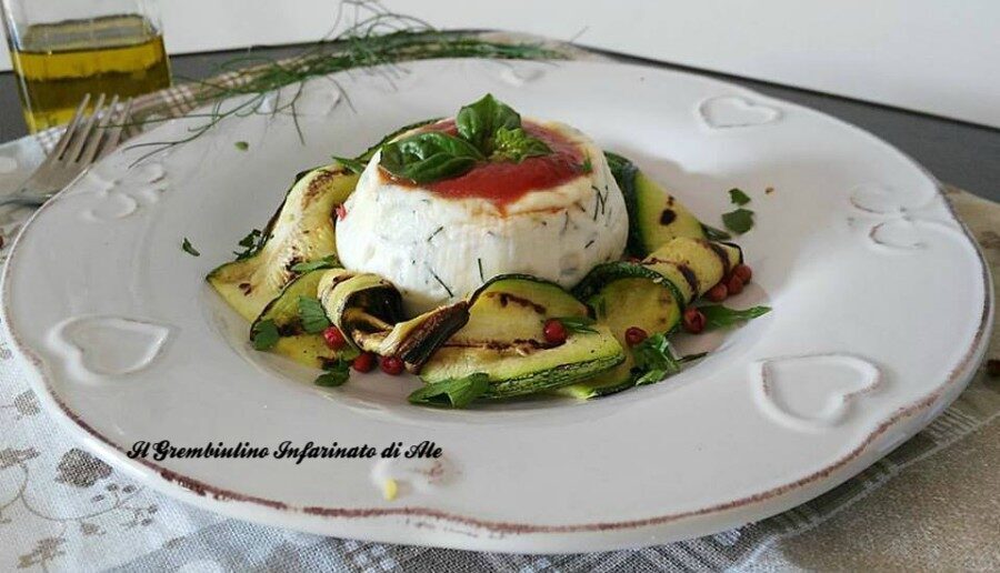 Tortino di ricotta su letto di zucchine grigliate