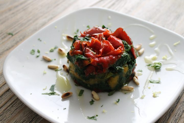 Tortino di spinaci e peperoni. Una tavola coloratissima