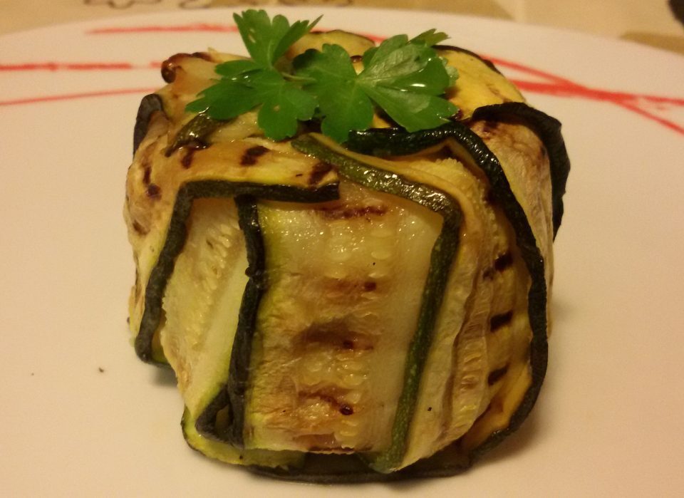 Tortino di zucchine farcito con mandorle e limone
