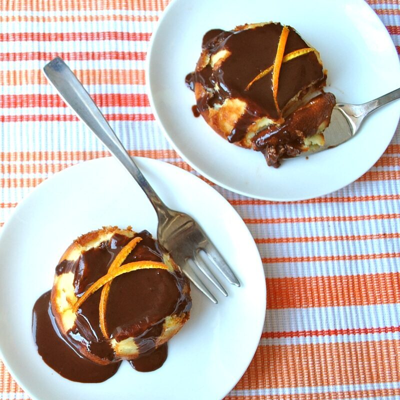 Tortino senza glutine alla ricotta e arancia con salsa di cioccolato