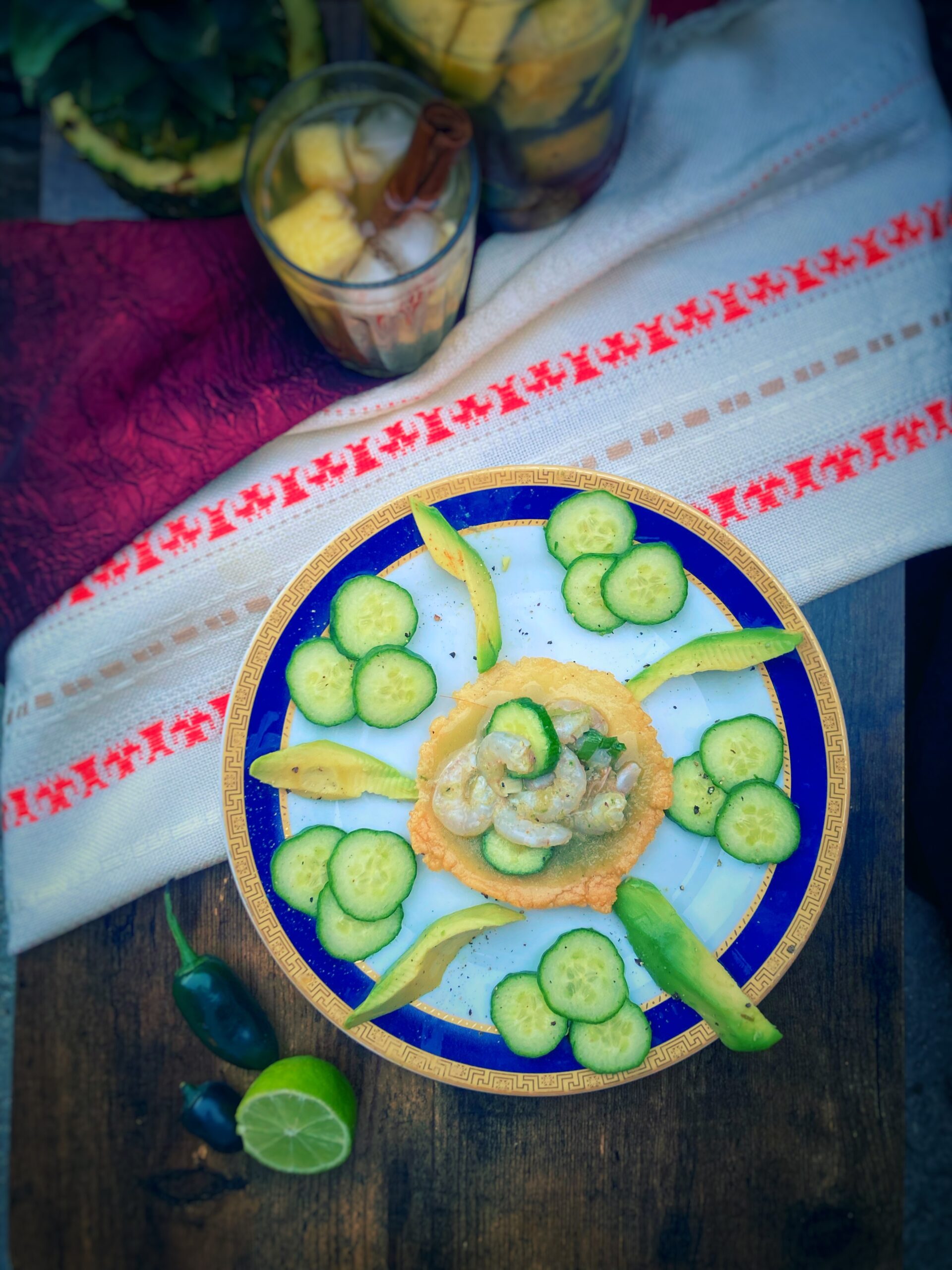 Tostada de aguachile e tepache (messico)