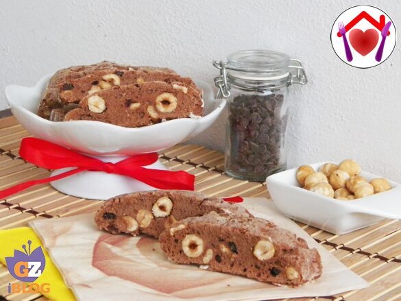 Tozzetti al cioccolato e nocciole