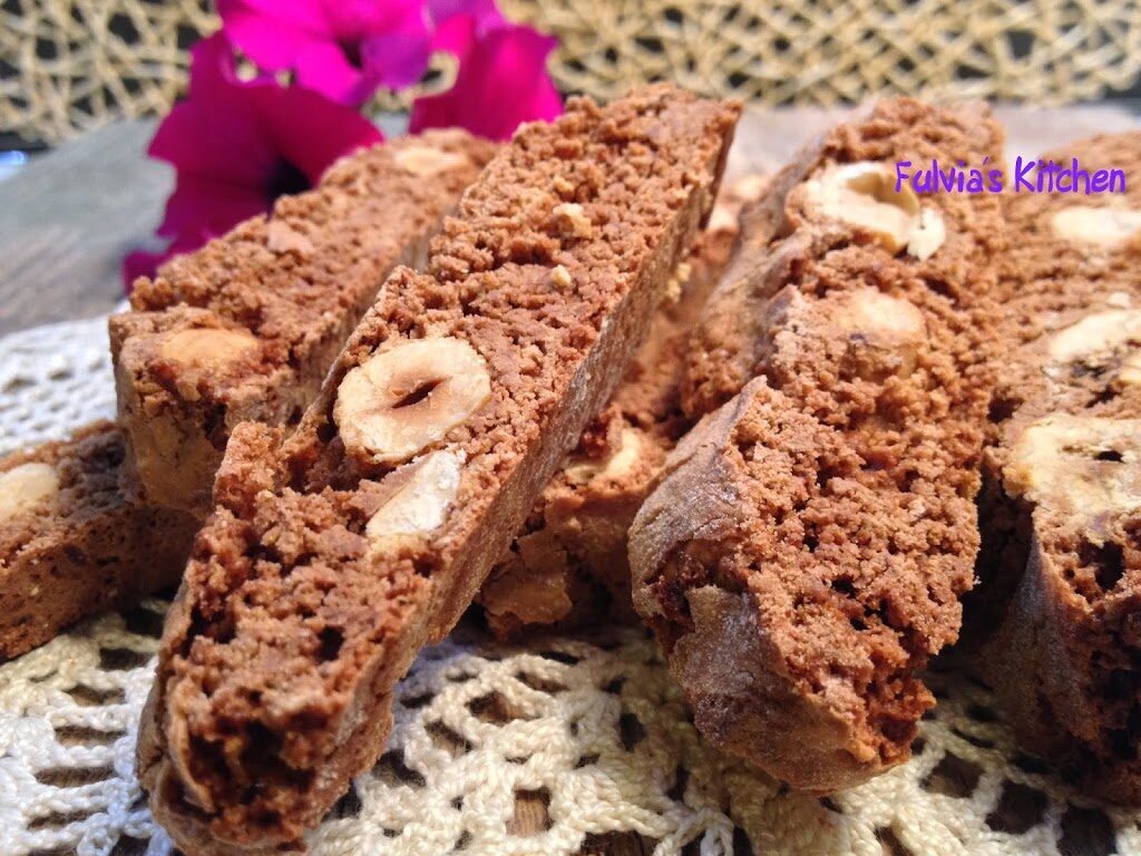 Tozzetti alle nocciole e cioccolato
