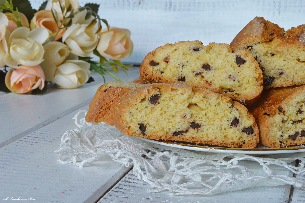Tozzetti con gocce di cioccolato