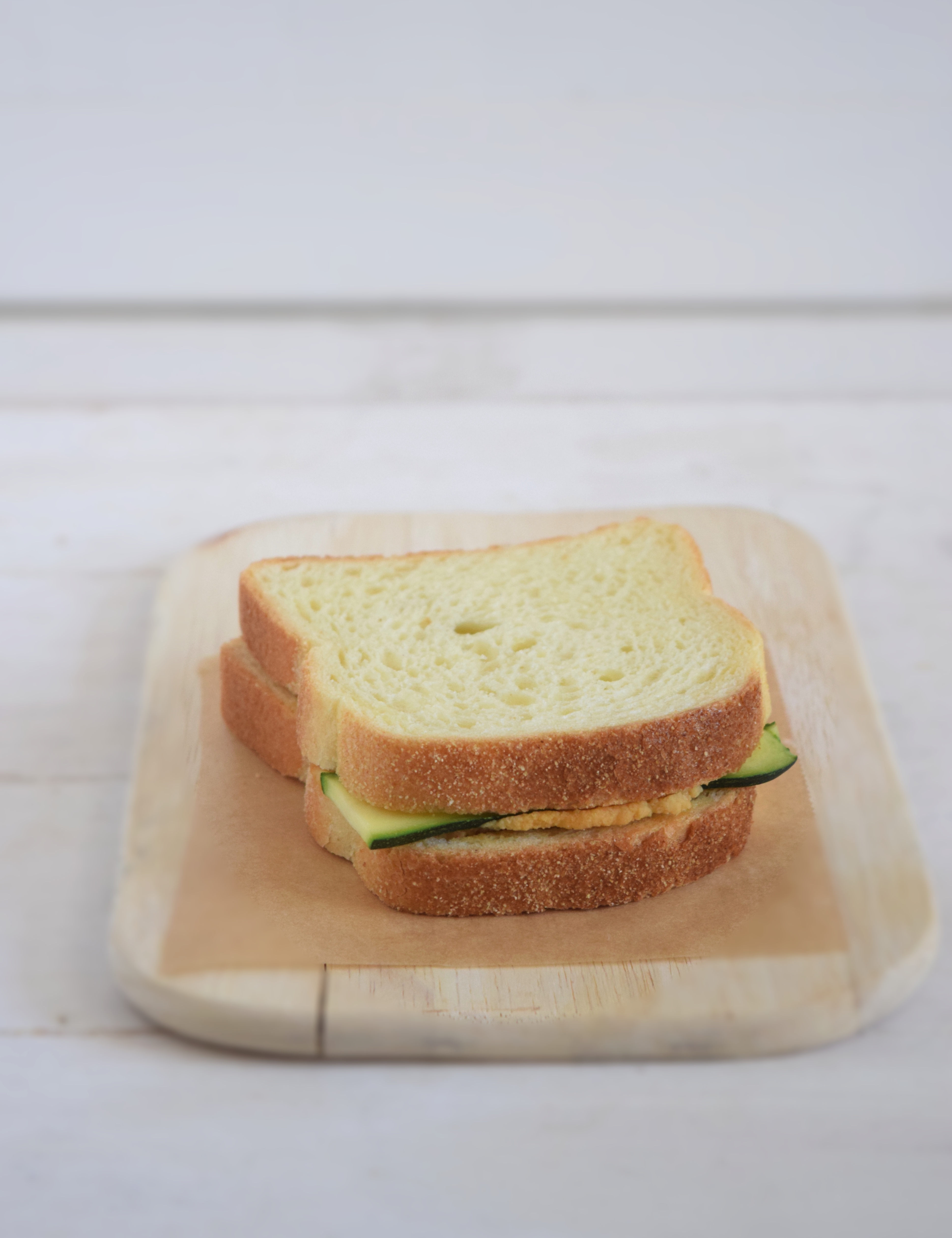 Tramezzini con humus di ceci e zucchine