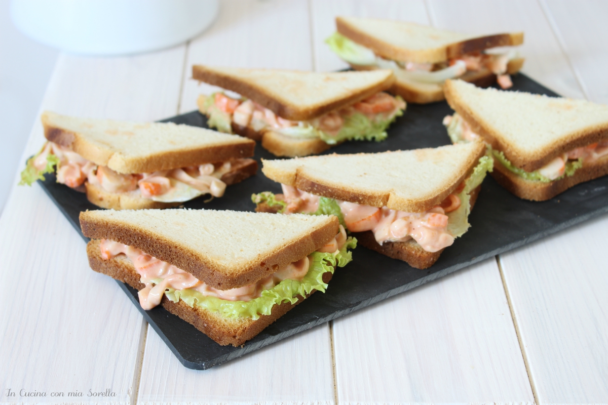 Tramezzini con surimi in salsa rosa