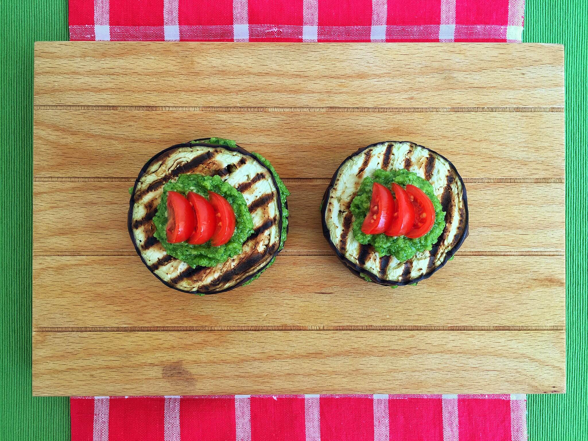 Tramezzini di melanzane e pesto di rucola