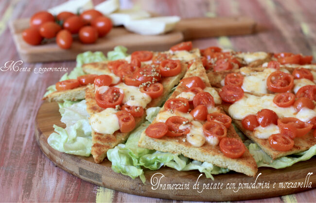 Tramezzini di patate con pomodorini e mozzarella
