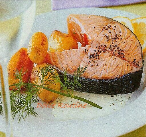 Tranci di salmone al pepe in salsa bianca