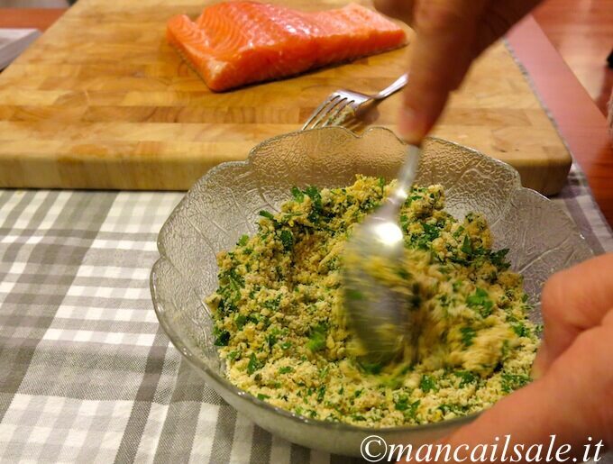 Trancio di salmone al forno con panatura croccante