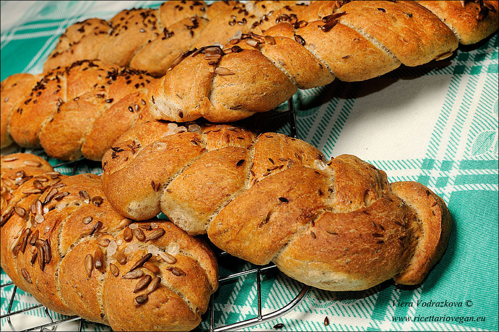 Trecce di pane alla farina di segale e t1