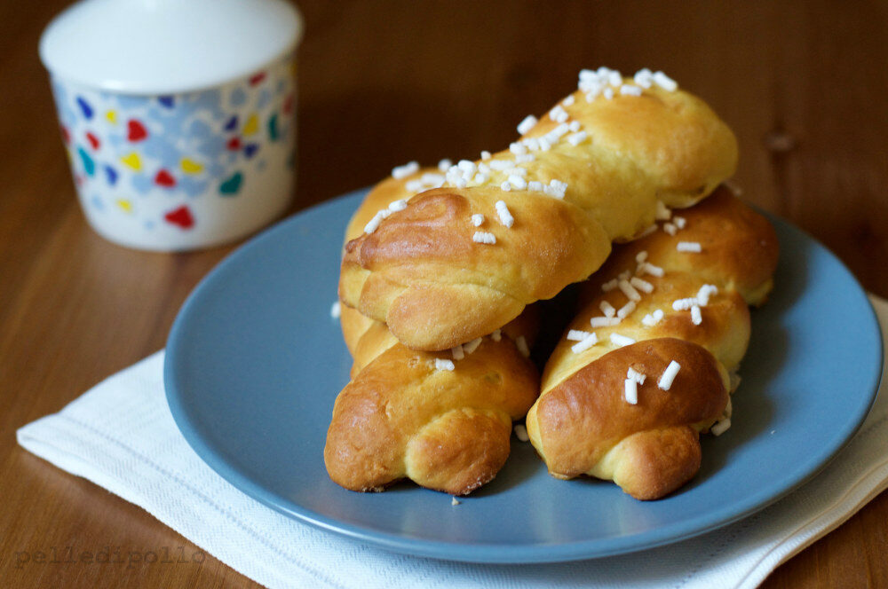 Trecce dolci di pasta brioche