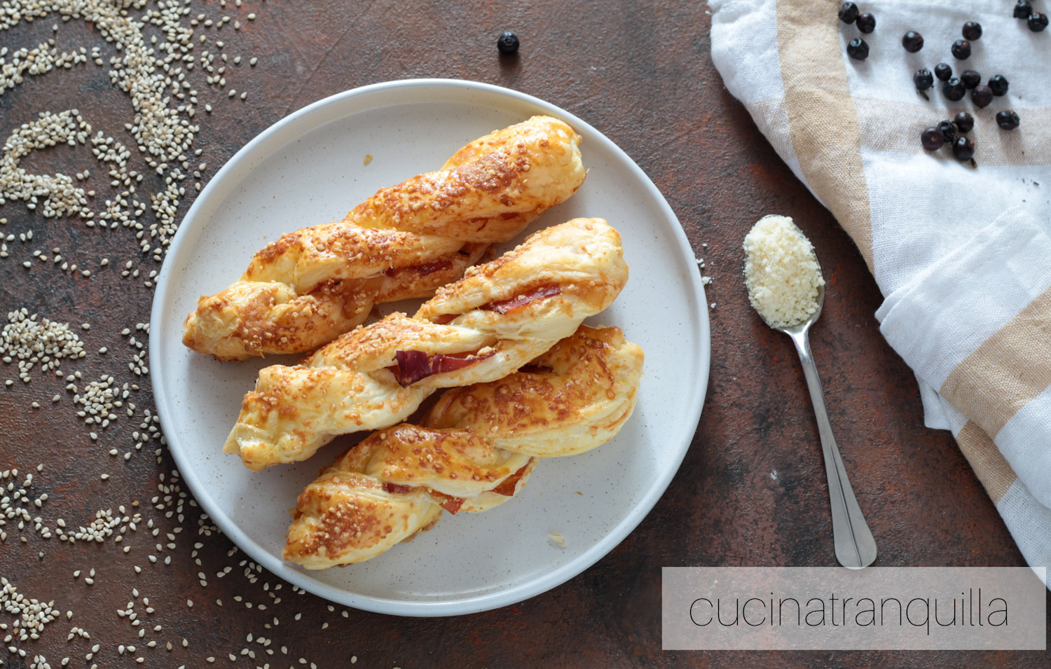 Trecce salate con speck e formaggio
