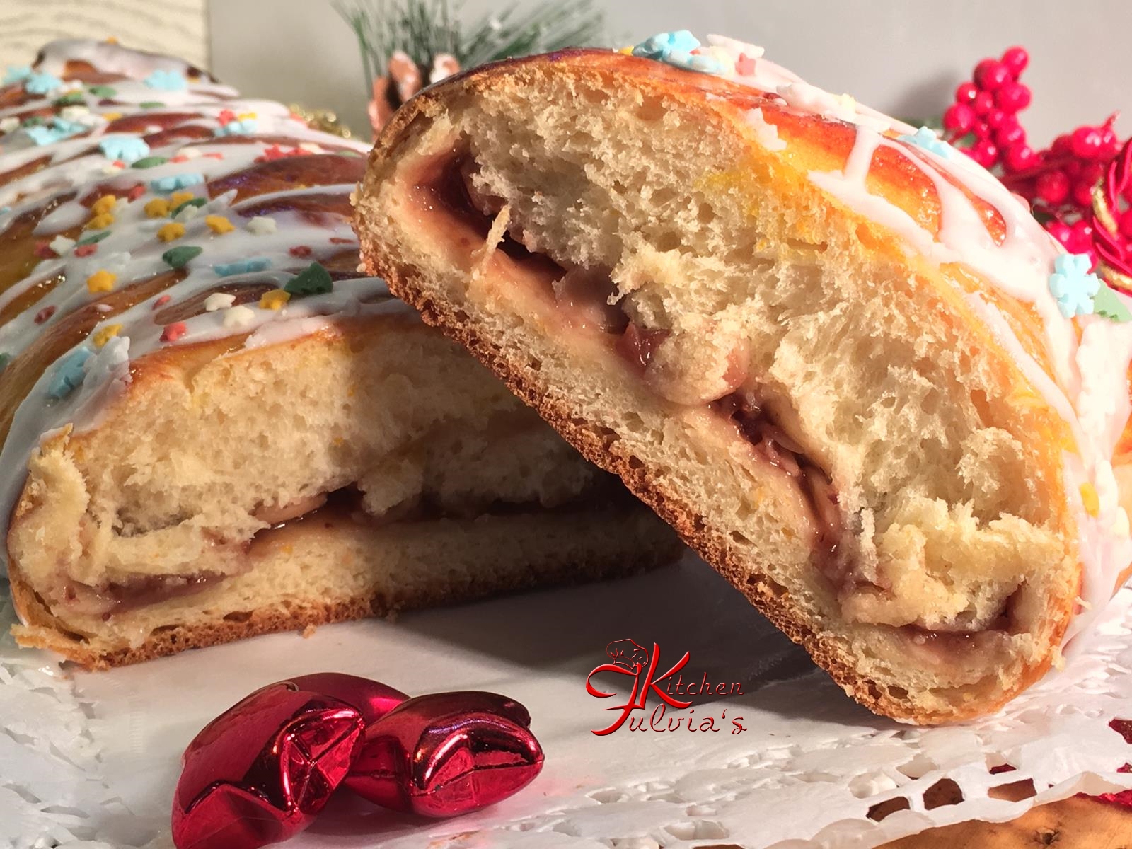 Treccia danese alla confettura di fragole, lievitata con macchina del pane – videoricetta