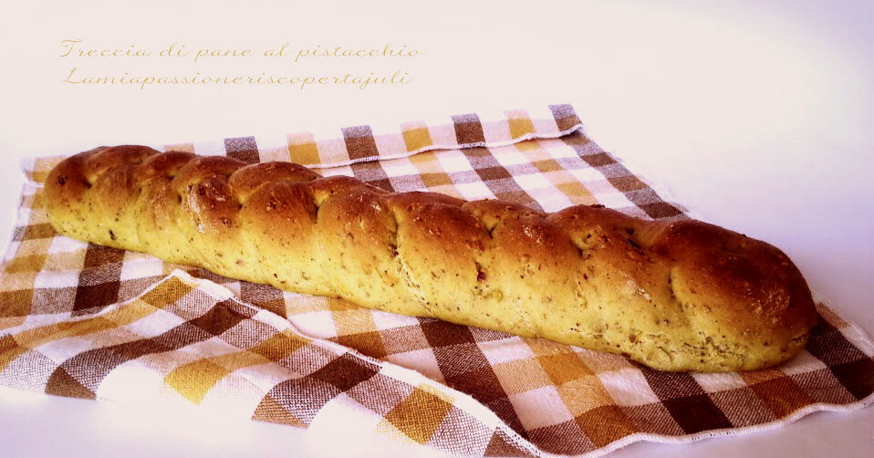 Treccia di pane al pistacchio,farina di pistacchi, pistacia