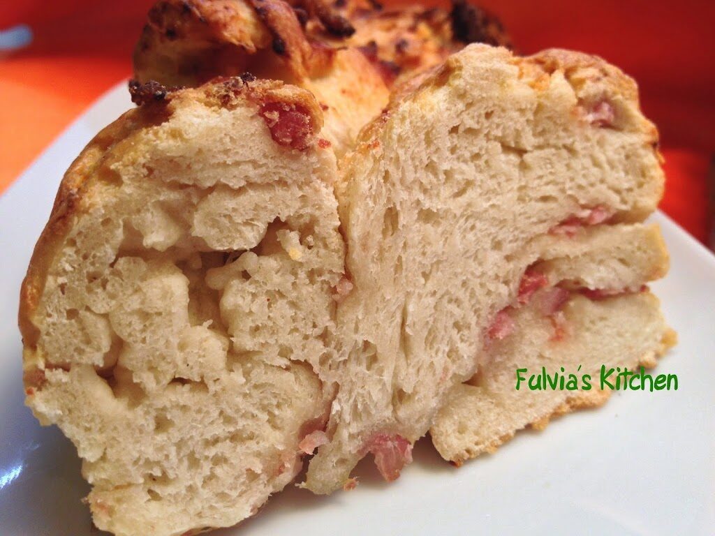 Treccia di pane con pasta madre alla pancetta affumicata