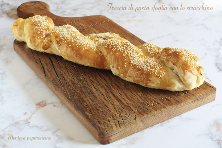 Treccia di pasta sfoglia con lo stracchino