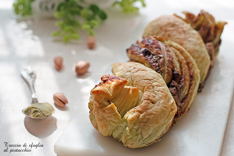 Treccia di sfoglia al pistacchio
