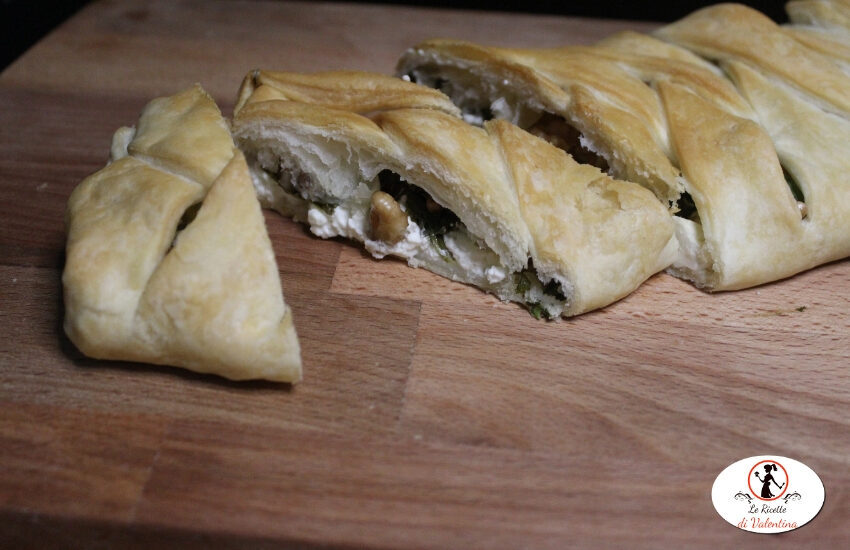 Treccia di sfoglia con spinacino, feta e noci in friggitrice ad aria