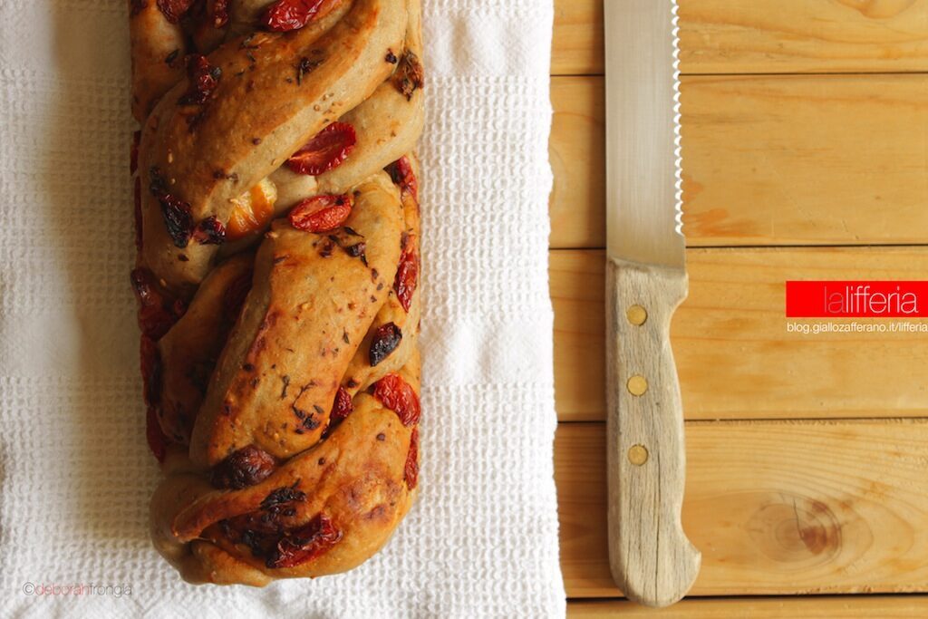 Treccia integrale con pomodorini confit