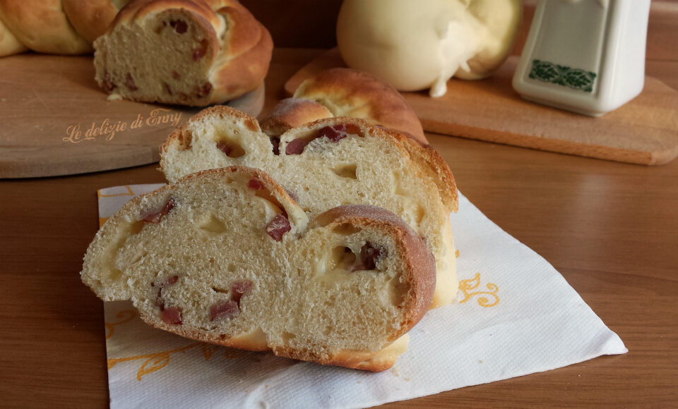 Treccia rustica con salame e scamorza