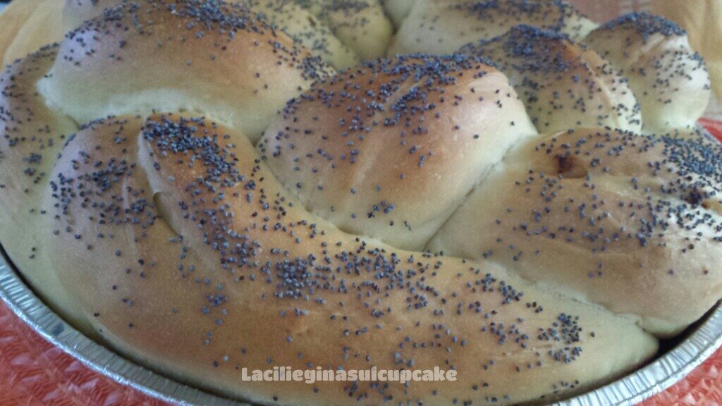 Treccia rustica ripiena: ricetta per buffet, compleanni e picnic