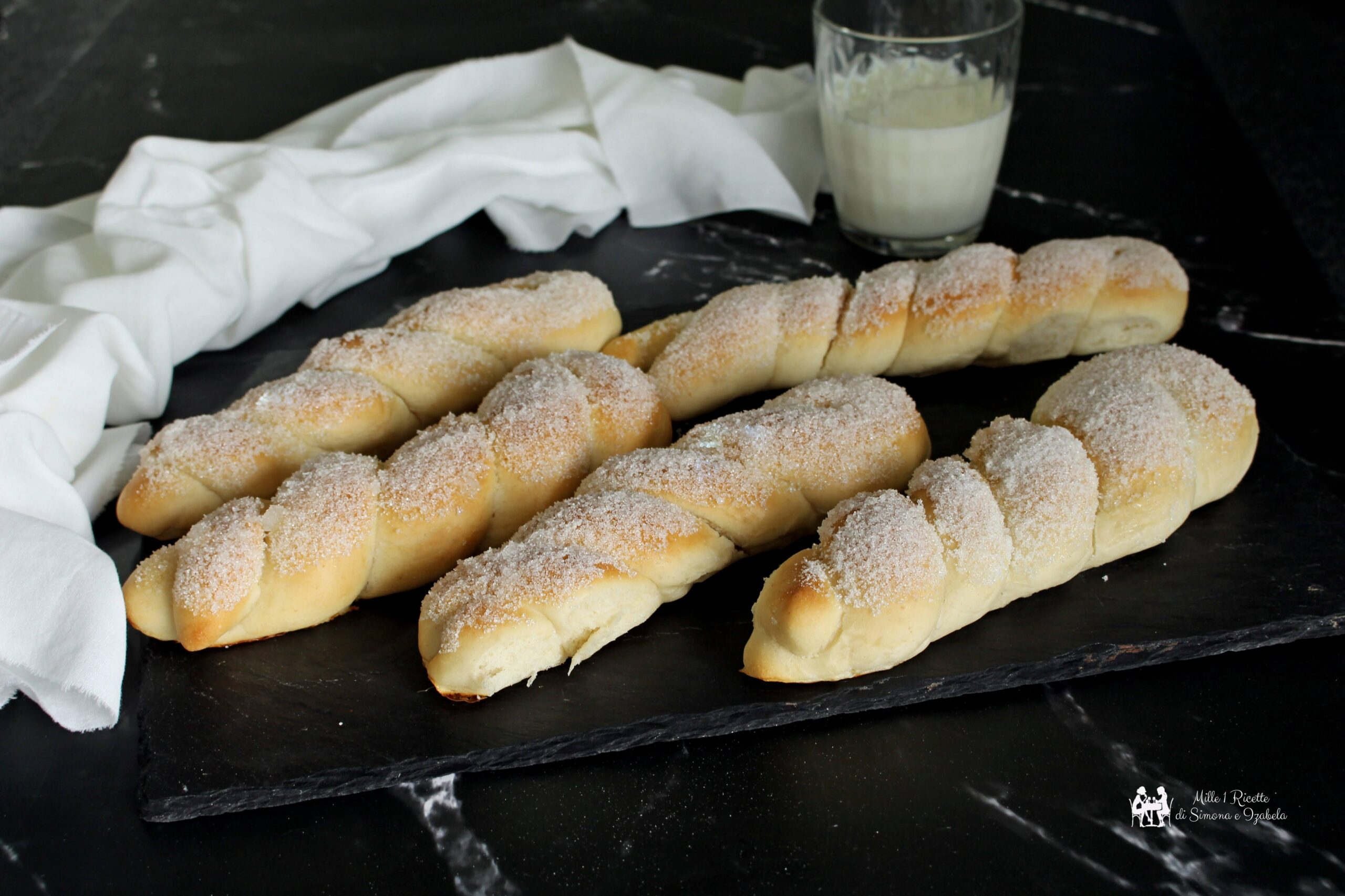 Treccine con lo zucchero ricetta siciliana