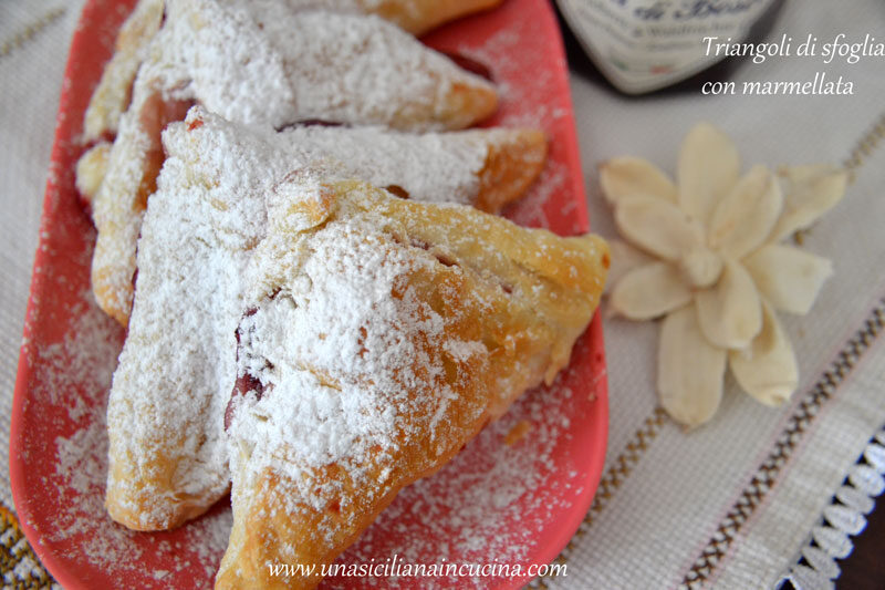 Triangoli di sfoglia con marmellata