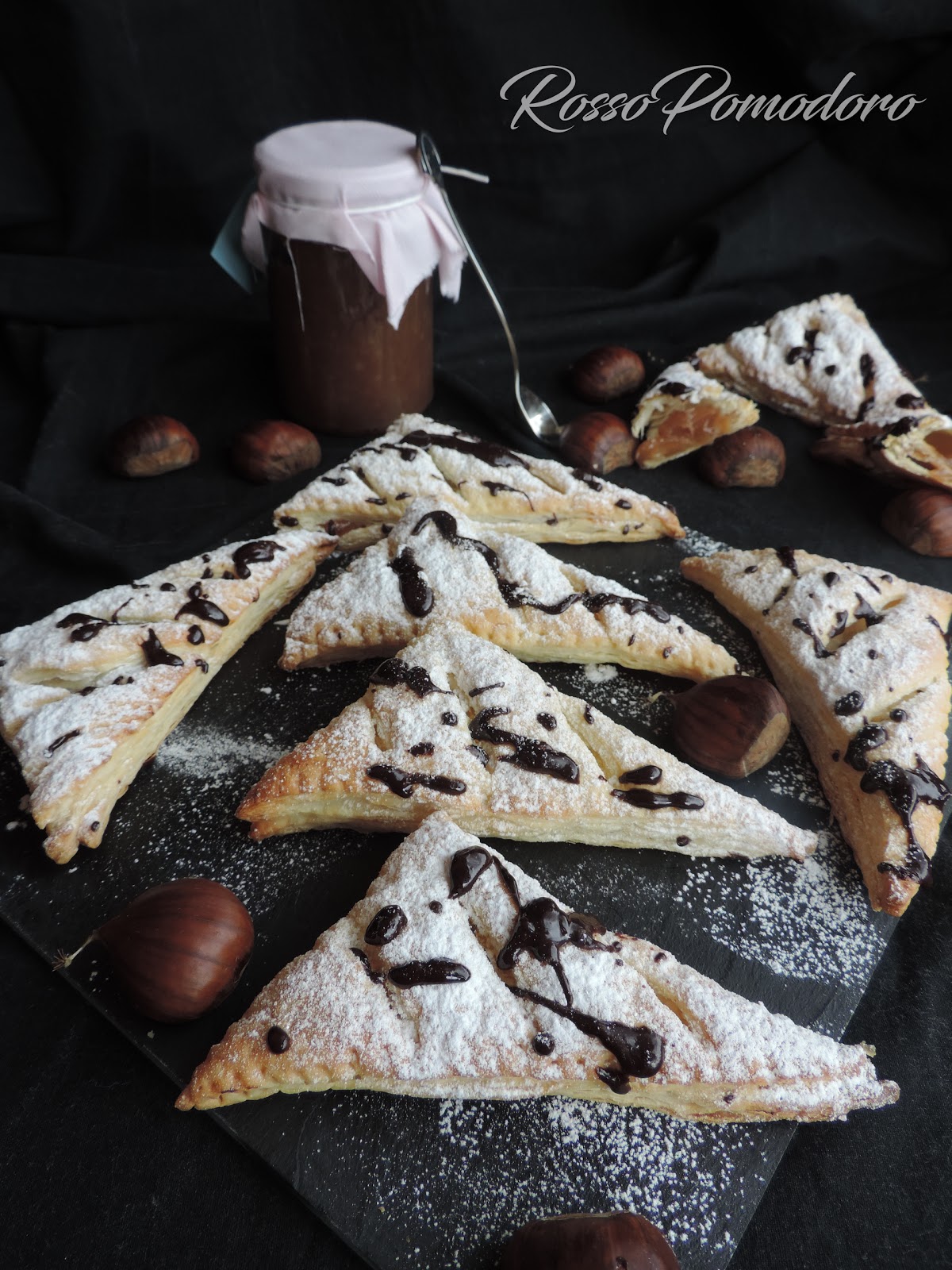 Triangoli di sfoglia farciti con crema di marroni