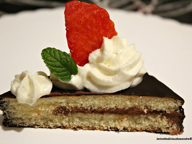 Triangolini Dark con crema al mascarpone e fragole…