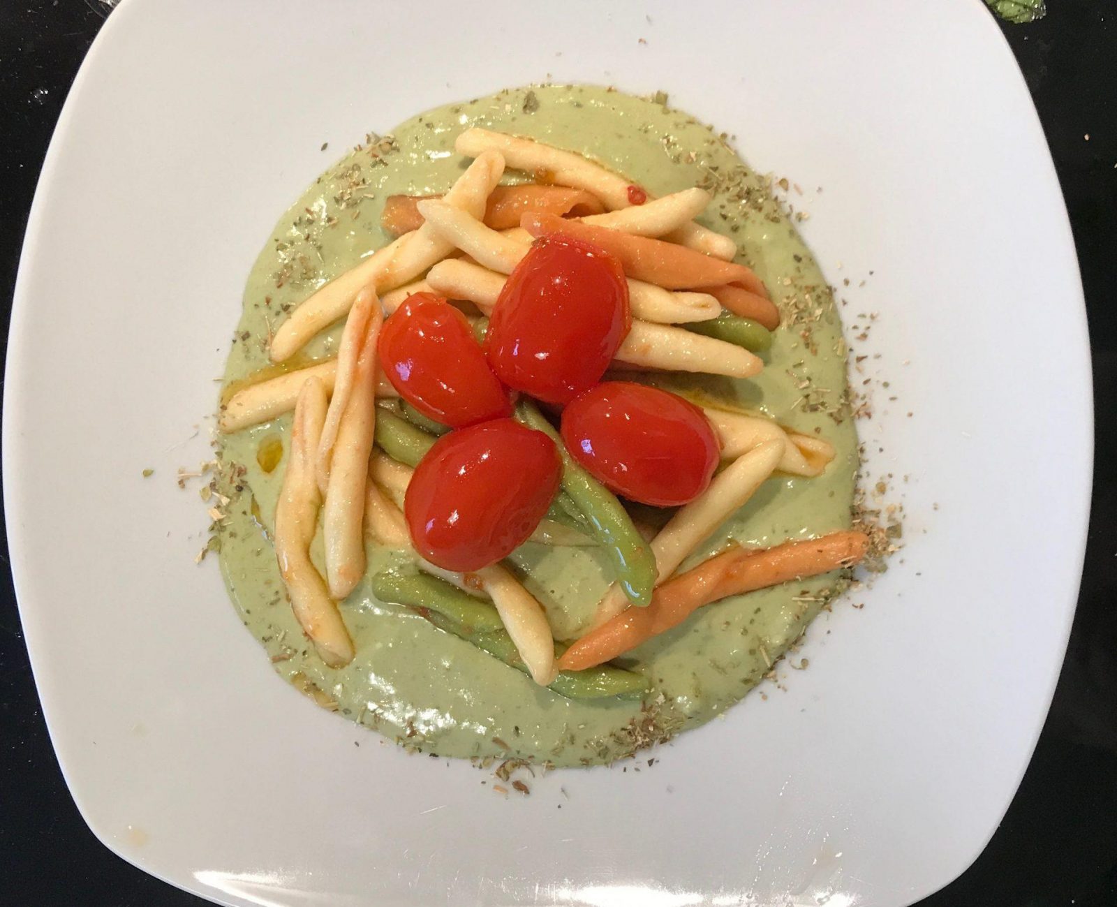 Tricolore pomodoro e basilico