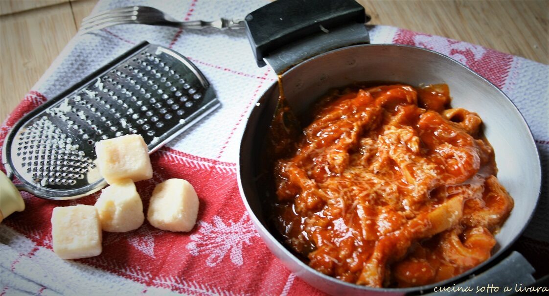 TRIPPA AL POMODORO CON IL PROFUMO DEL PANE CAFONE