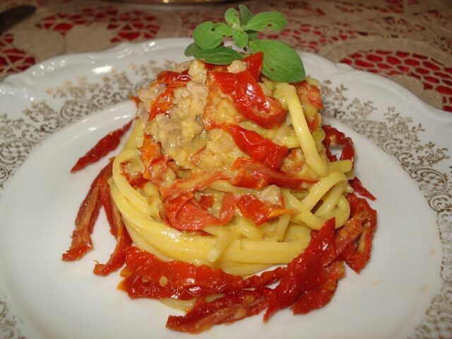 Troccoli al gorgonzola e pomodori secchi
