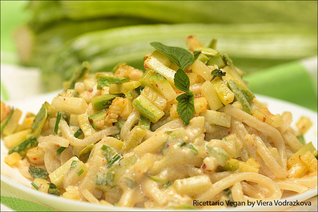 Troccoli con crema di silken tofu e zucchine