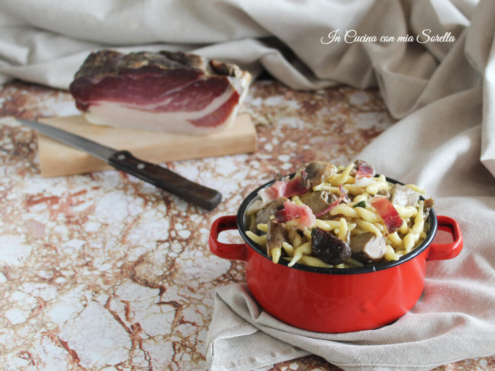 Trofie ai funghi e speck