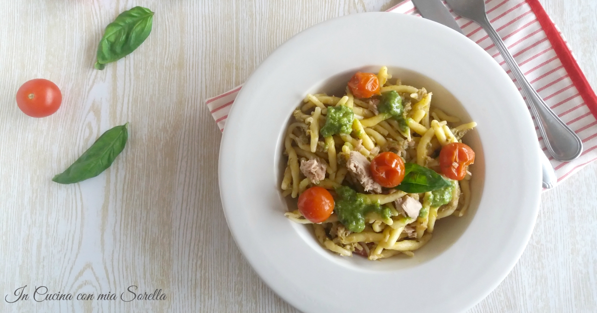 Trofie al pesto con tonno e pomodorini